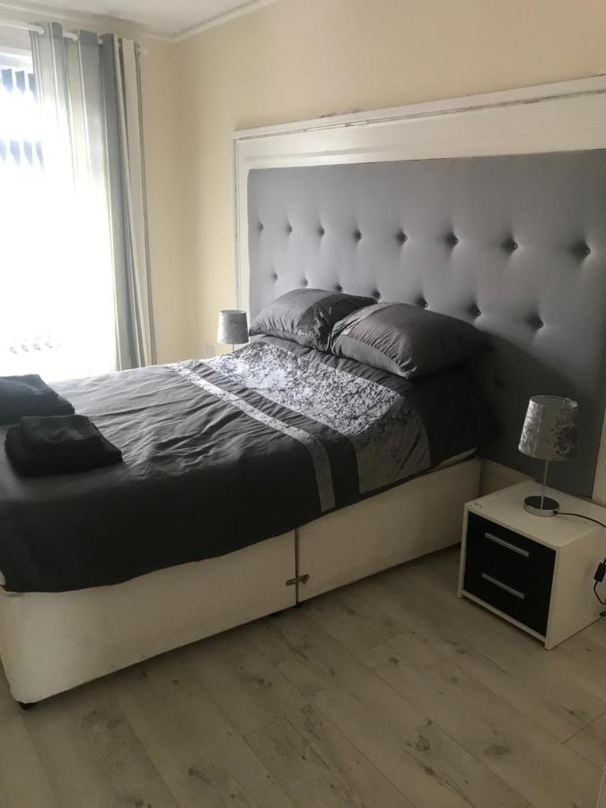 Sandy Pad'S Apartments Рил Екстериор снимка